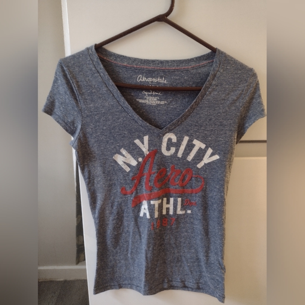 Aeropostale Blue and Red Graphic Tee Size M/M.....